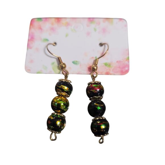 Beautiful gold toned dangle beaded earrings - Picture 3 of 3